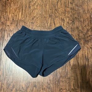 Lululemon hotty hot shorts 2.5 inch